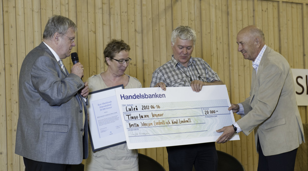 Landshvding PO Eriksson och Kari Marklund utdeling av pris till Treehotel Copyright © Lule Bild AB/ Fotograf Michael Trnkvist All rights reserved. epost: micke@lulebild.se web: www.lulebild.se Samtliga bilder r Lule Bilds Fotografer om ej annat anges. Dessa bilder r skyddade av upphovsrttslagen